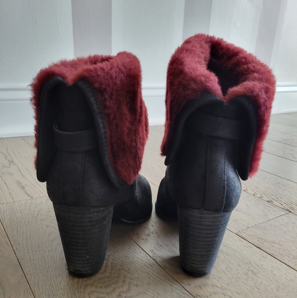UGG Layna boots size 8.5 - Picture 3 of 9